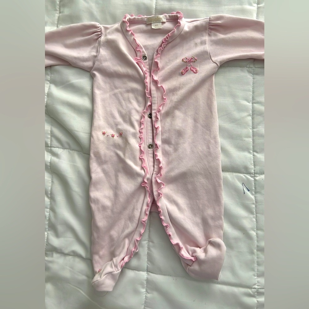Kissy Kissy embroidered ballet footie